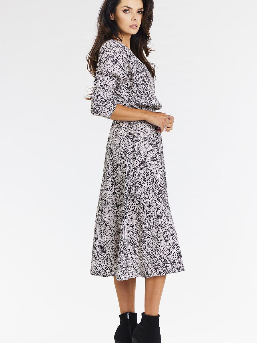 Kimono-Midi-Kleid mit eingearbeitetem Gürtel von awama