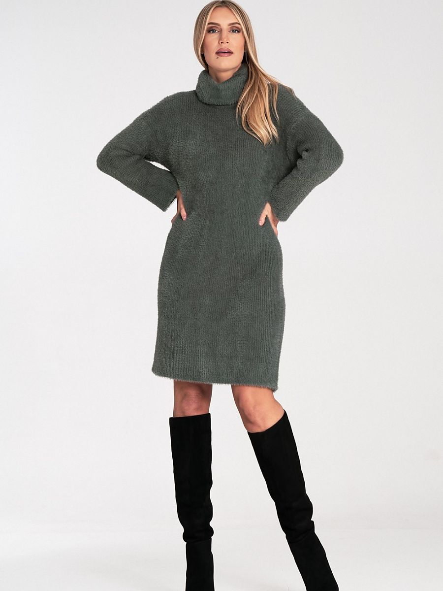 Flauschiges Kleid mit Glockenärmeln und Rollkragen von Figl