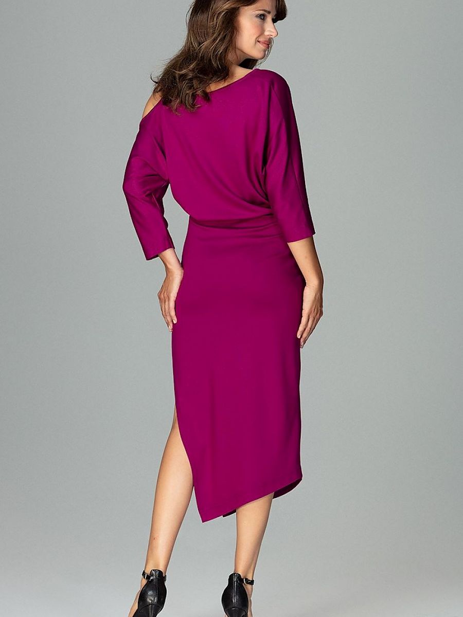 Asymmetrisches Kleid mit Kimonoärmel und Beinschlitz von Lenitif