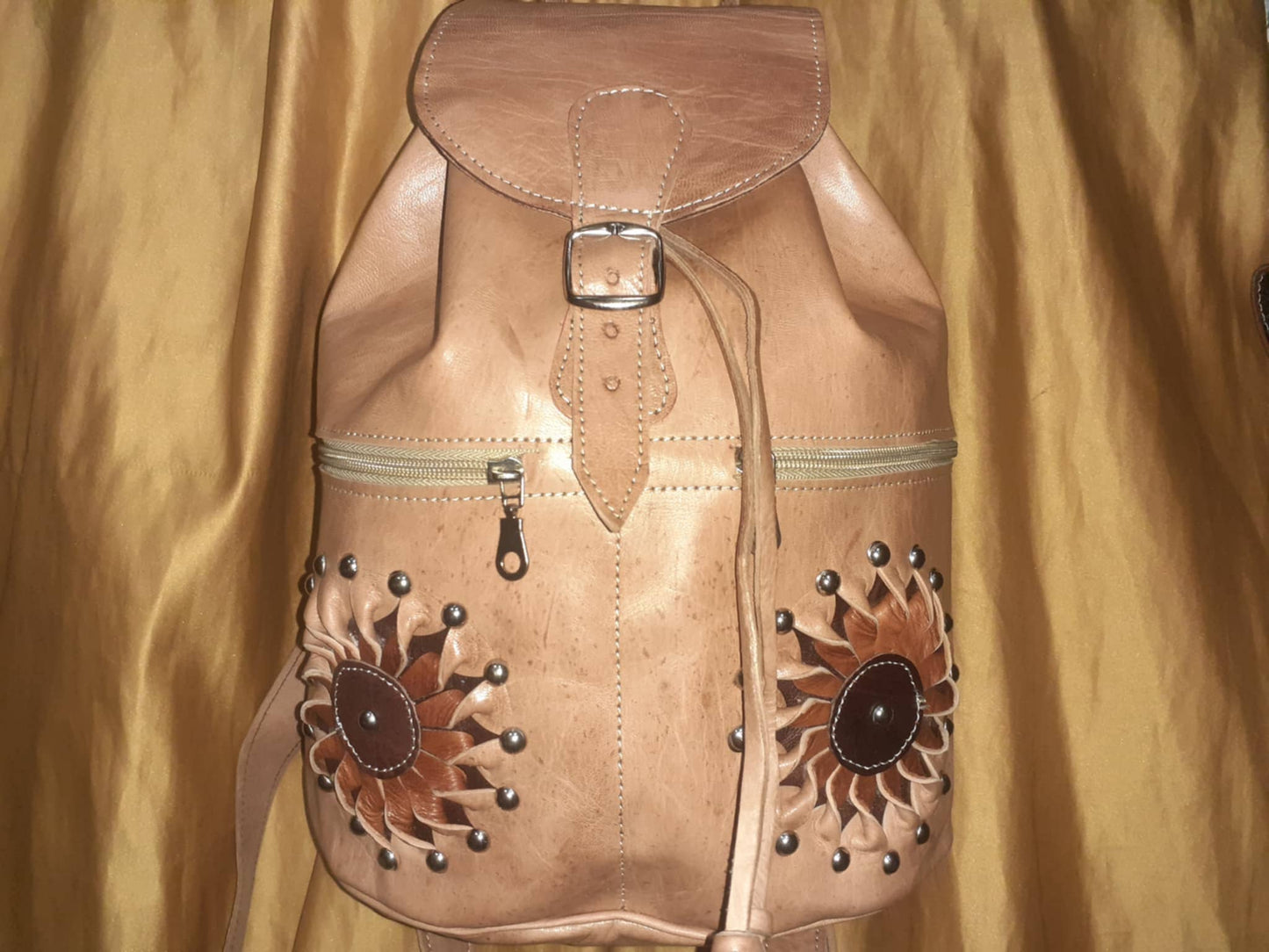 Bunter Marrakech Rucksack mit Nieten & Sonnen-Motiv – Handgefertigt in Marokko