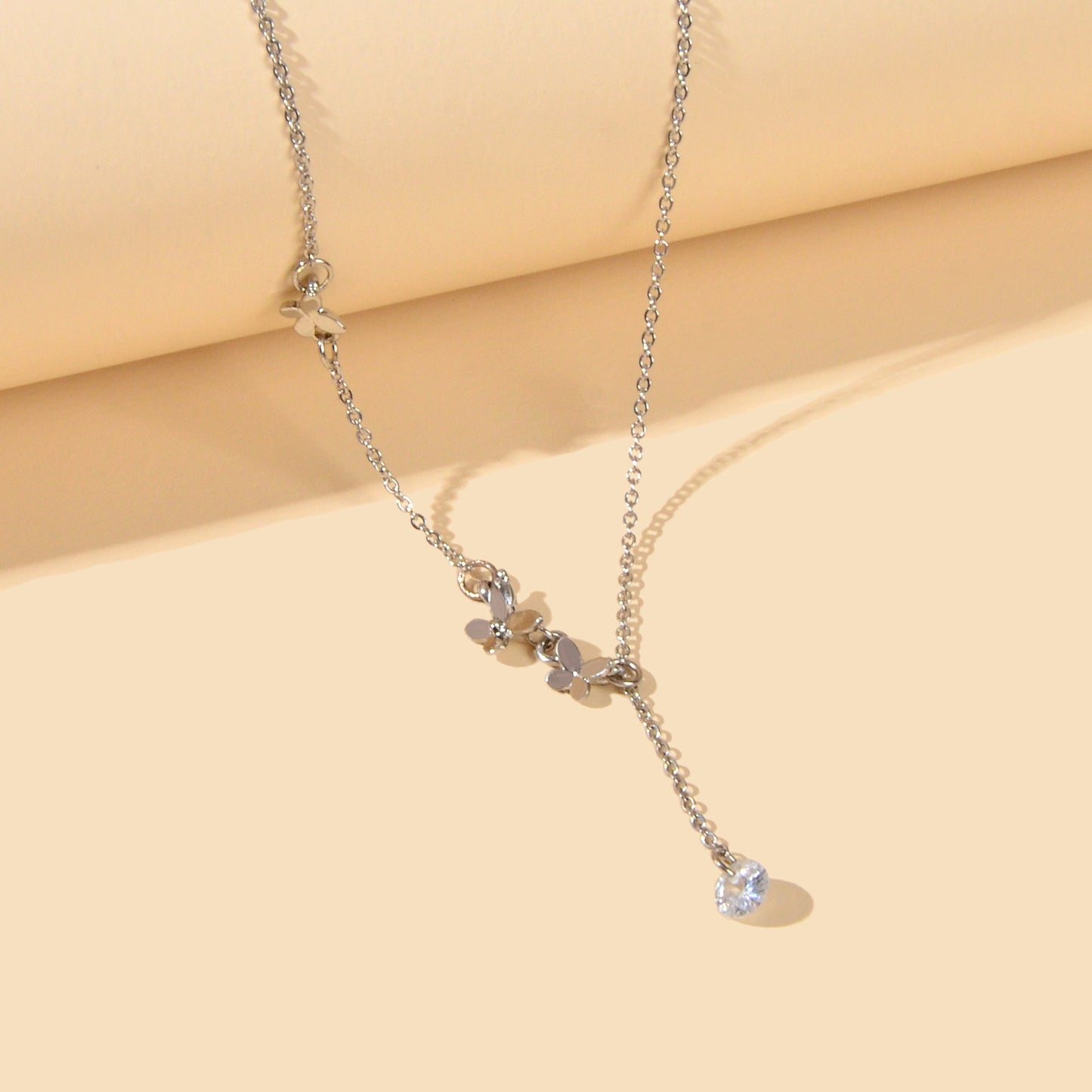 Silberkette mit Schmetterling-Strass-Anhänger – Trendiger Damenschmuck