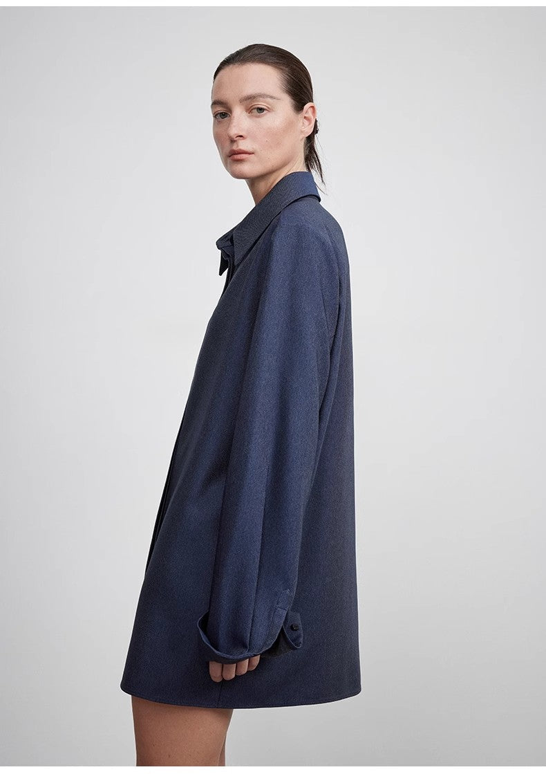 Langes Damen-Hemd mit drapeiertem Oberteil – ONE WEEK Serie mit Manschettenstickerei