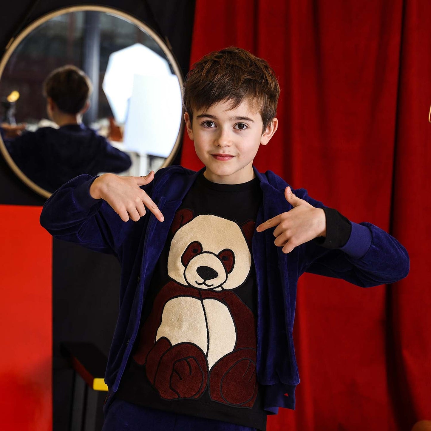Kinder Schwarzes Langarm-Shirt mit Panda-Applikation