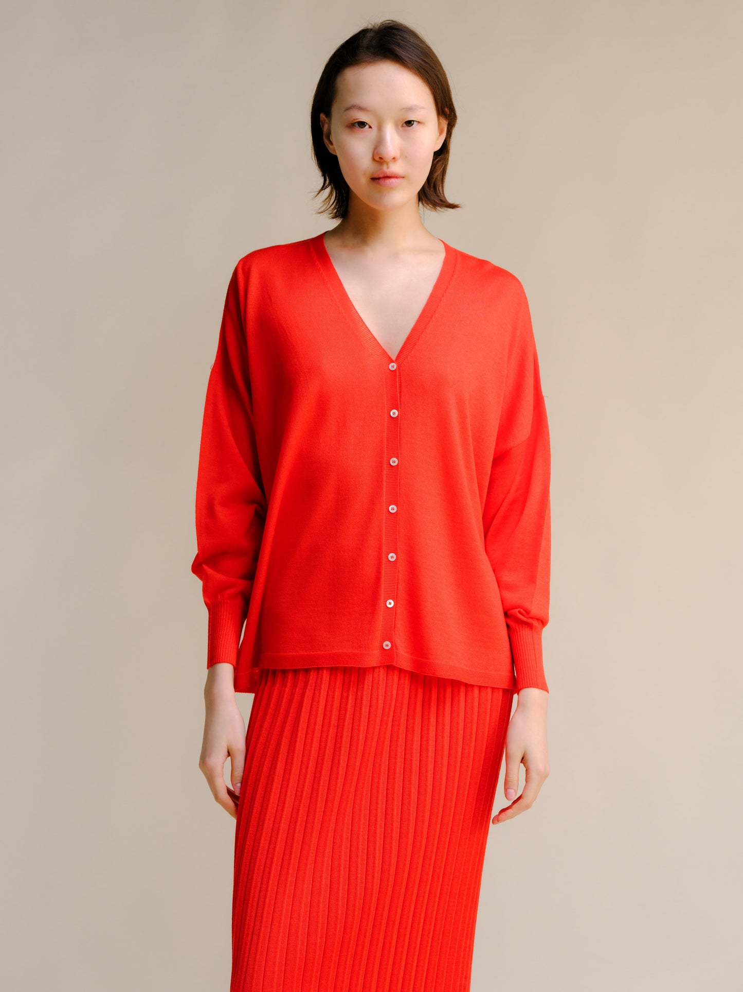 Extrafeiner Merino-Woll-Cardigan mit V-Ausschnitt – Oversized (3D-Strick)
