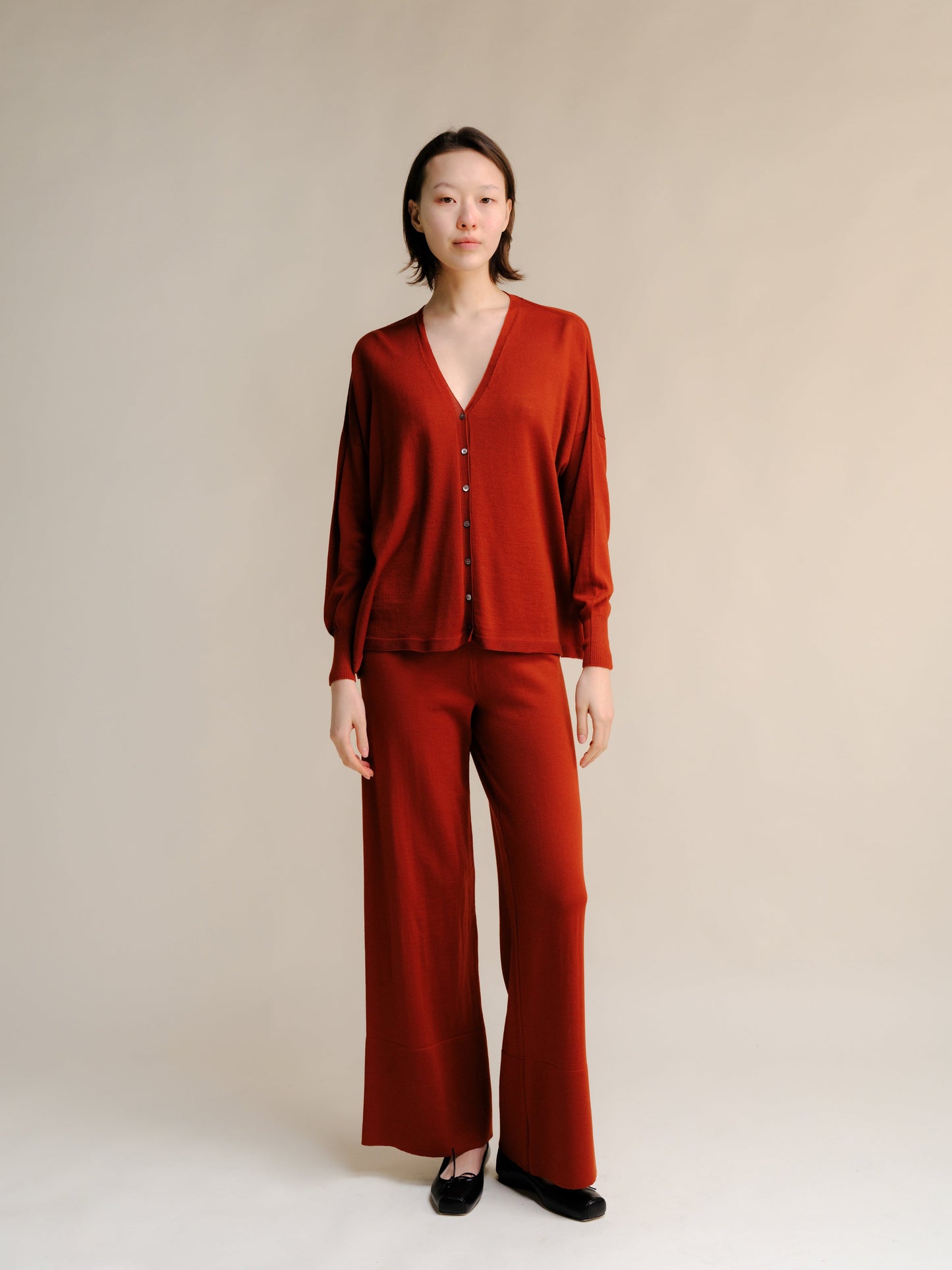 Extrafeiner Merino-Woll-Cardigan mit V-Ausschnitt – Oversized (3D-Strick)
