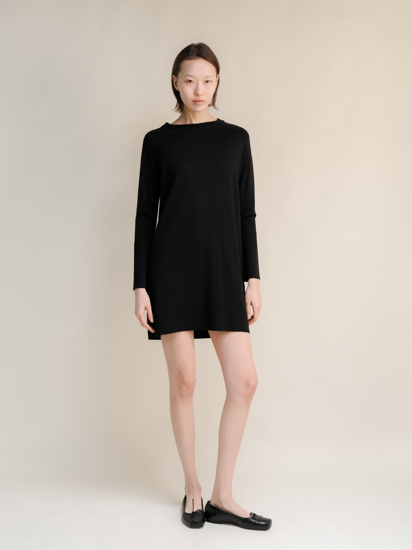 Extra Fine Merino Midi-Kleid mit Rundhalsausschnitt von Lèmme