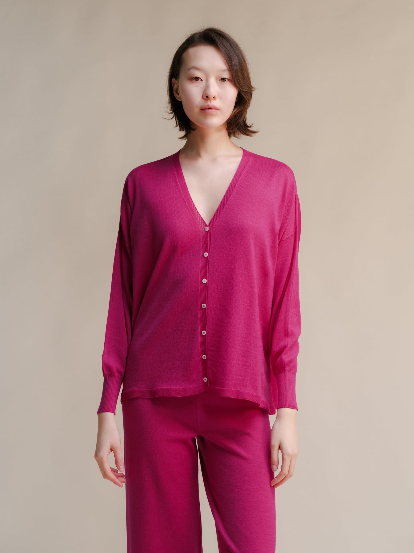 Extrafeiner Merino-Woll-Cardigan mit V-Ausschnitt – Oversized (3D-Strick)