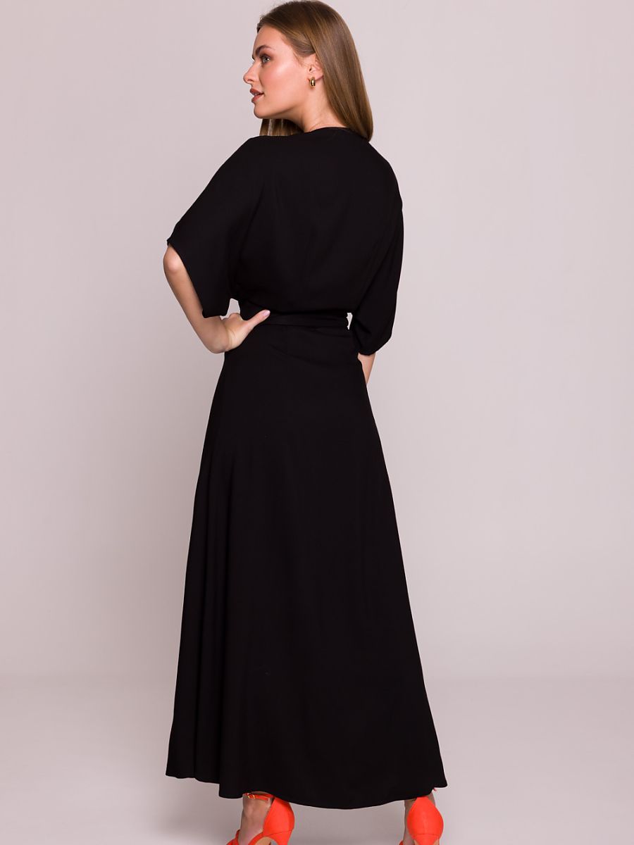 Fließendes Viskose-Kleid mit V-Ausschnitt in Schwarz von Stylove