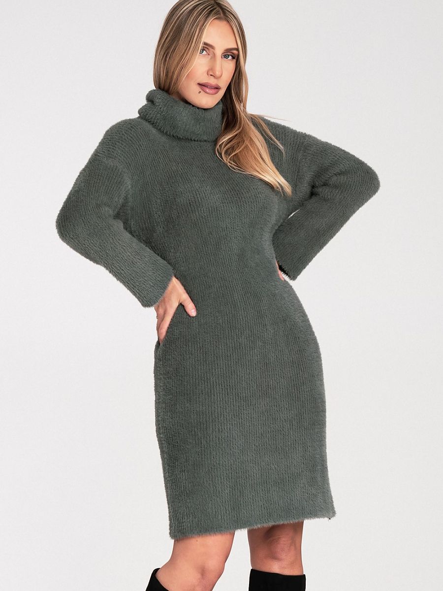 Flauschiges Kleid mit Glockenärmeln und Rollkragen von Figl