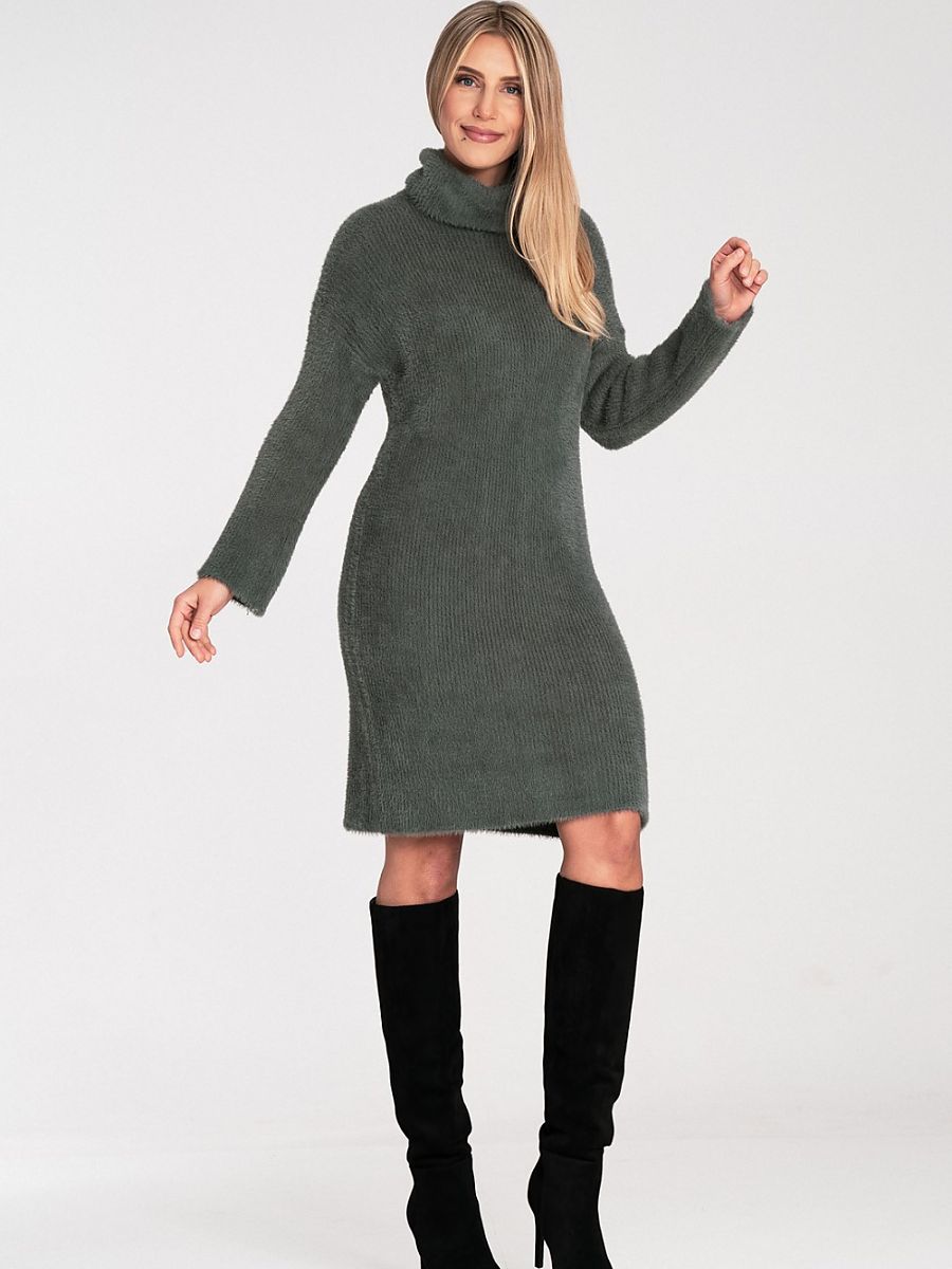 Flauschiges Kleid mit Glockenärmeln und Rollkragen von Figl