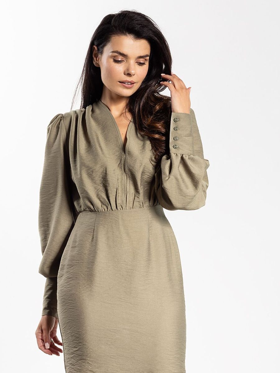 Mini-Cocktailkleid mit Puffarmärmeln und V-Ausschnitt von awama