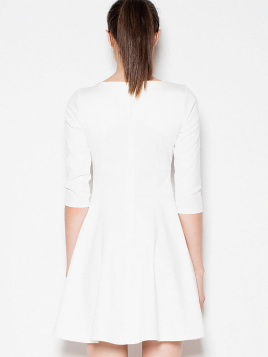 Ausgestelltes Kleid mit Ziernähten und abgesetzter Taille von Venaton